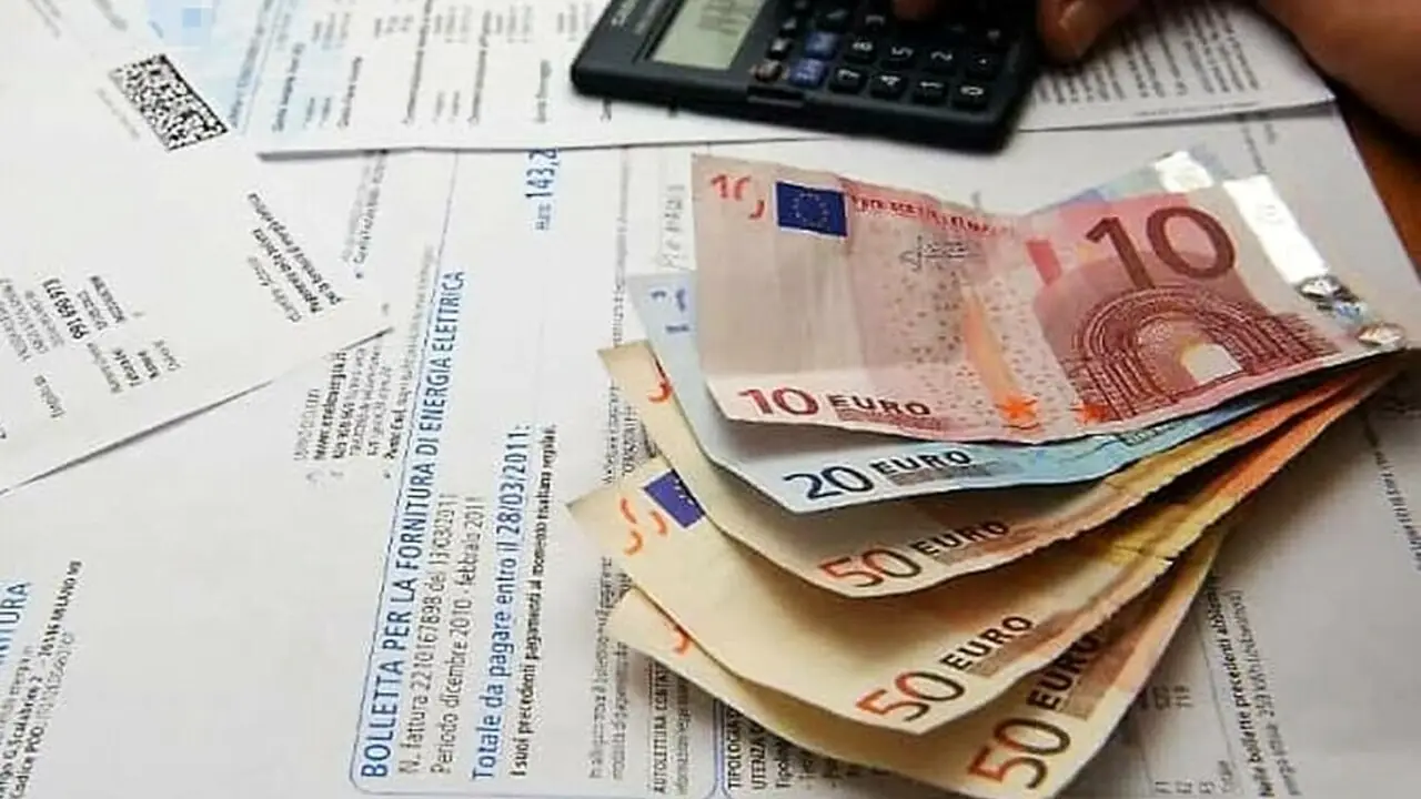 Allarme bollette: ecco chi ha diritto subito agli aiuti se non supera i 25.000 euro